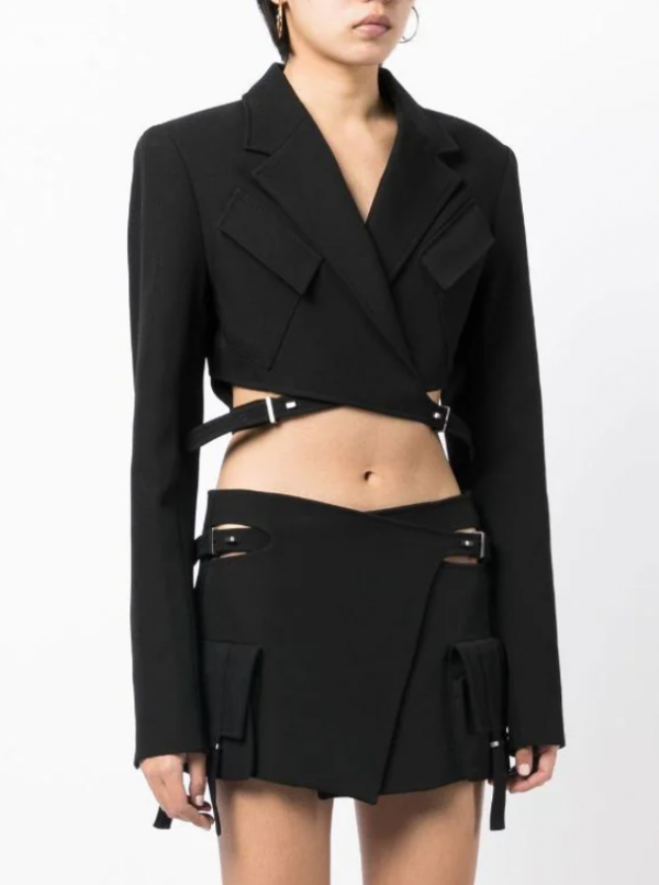 Jas blazer dengan potongan cropped